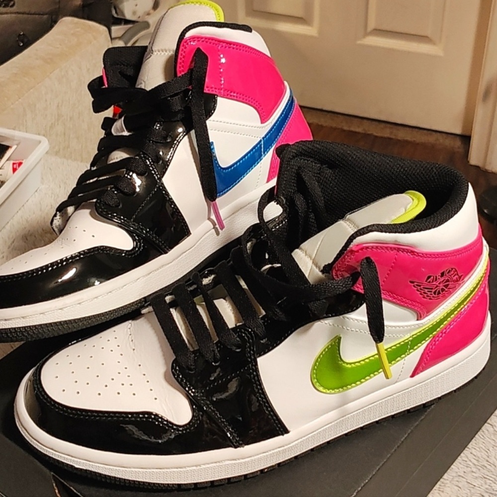 MENS PATENT AIR JORDAN 1 MID SE